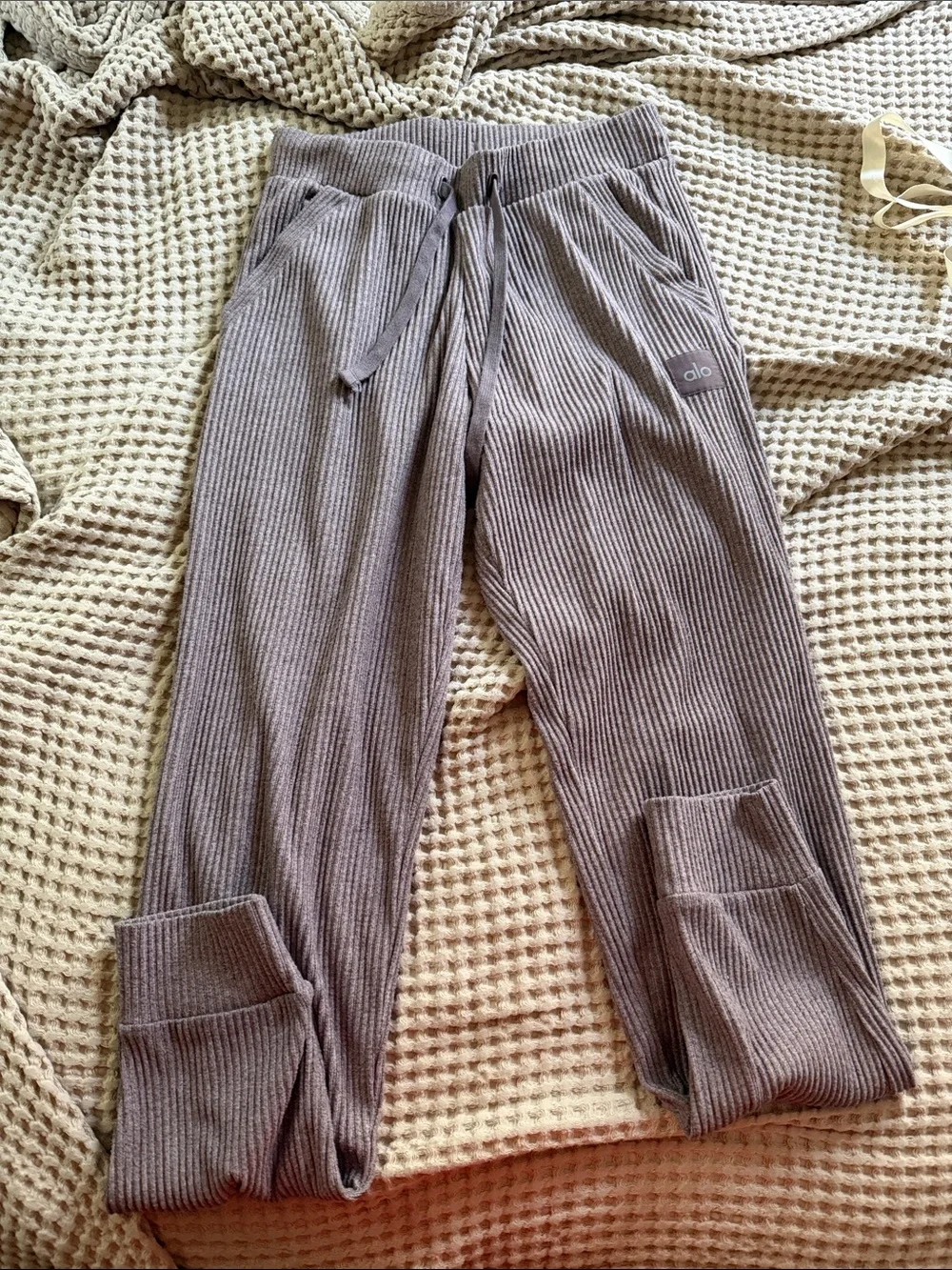 AL0 Yoga Muse Ribbed Joggers